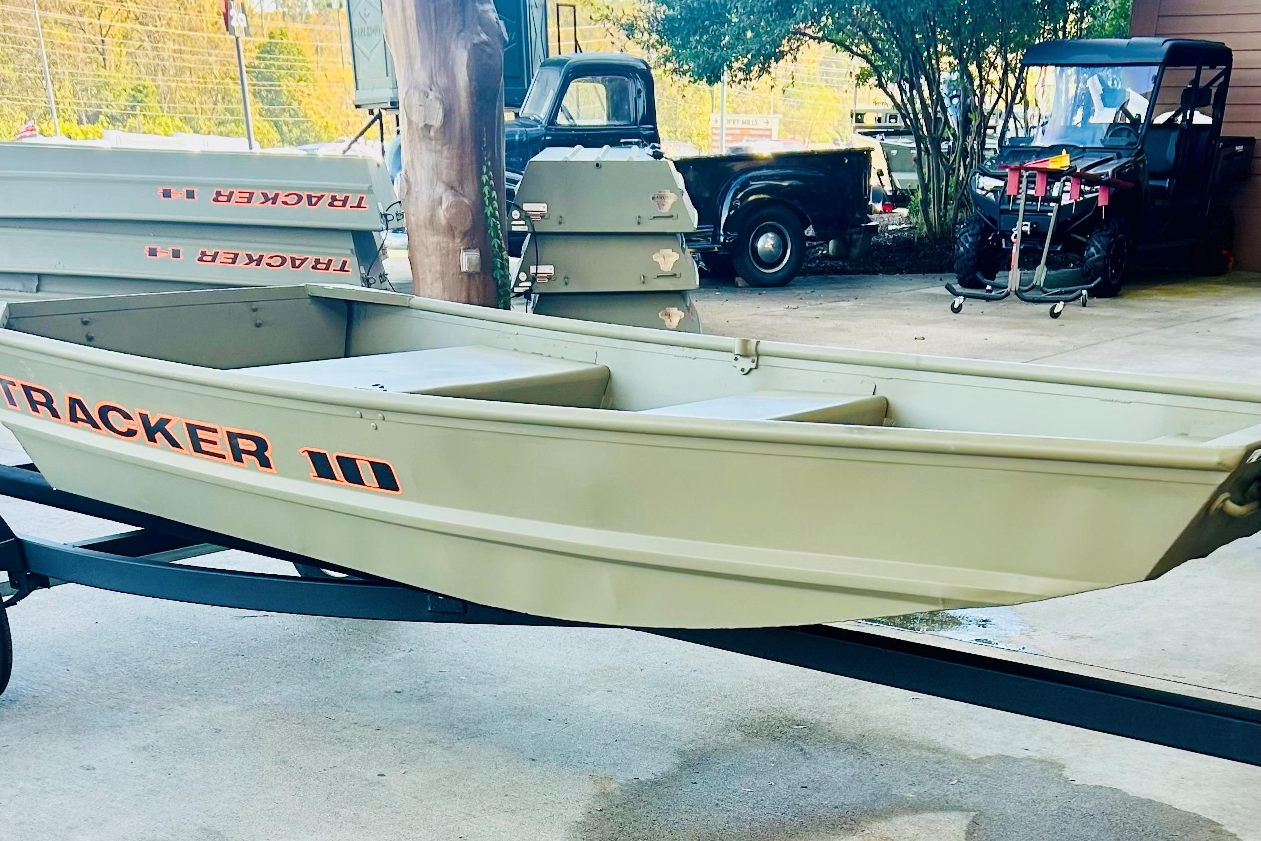 2026 Tracker Grizzly 10 Jon