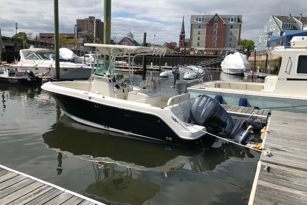 2005 Robalo R220