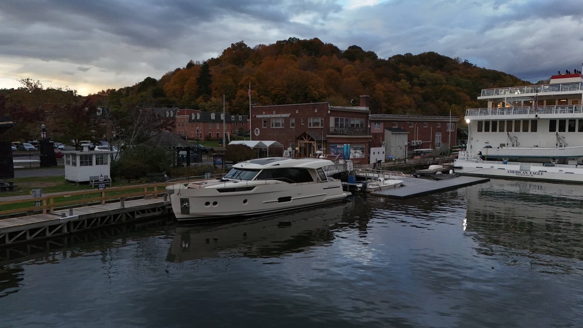 2019 Greenline 48 Coupe Hybrid - Image 7