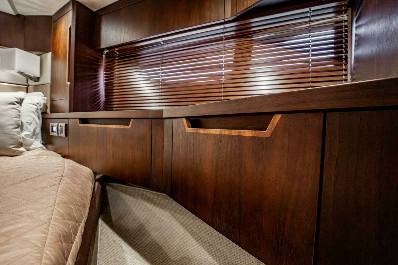 2017 Galeon 510 Skybridge - Image 28