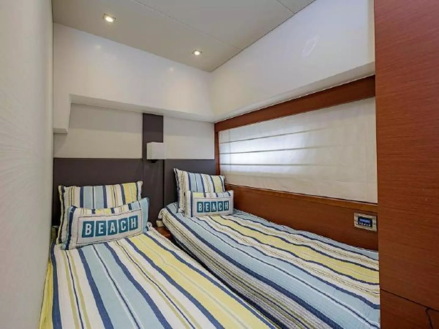 2015 Prestige 550 - Image 9