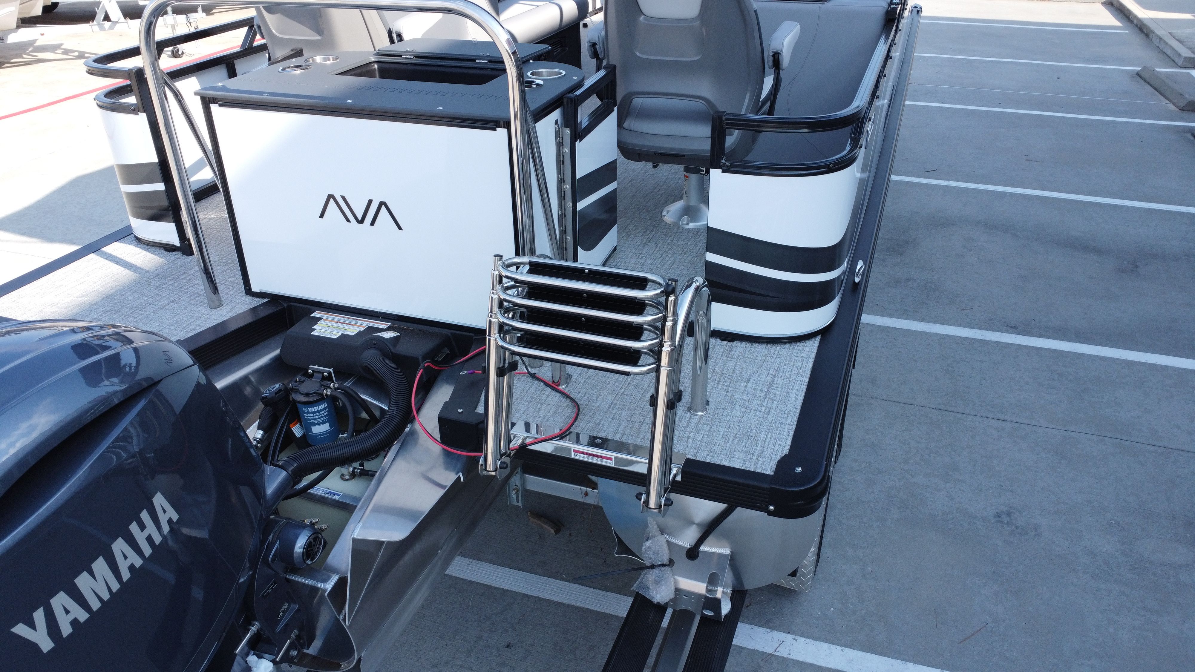 2025 Avalon Venture 85 Center Console Fish - 23' - 26