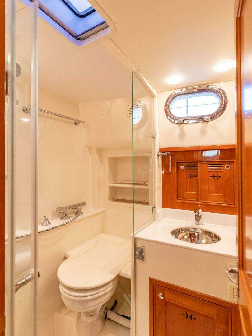 2014 Hunt Yachts — - Image 32