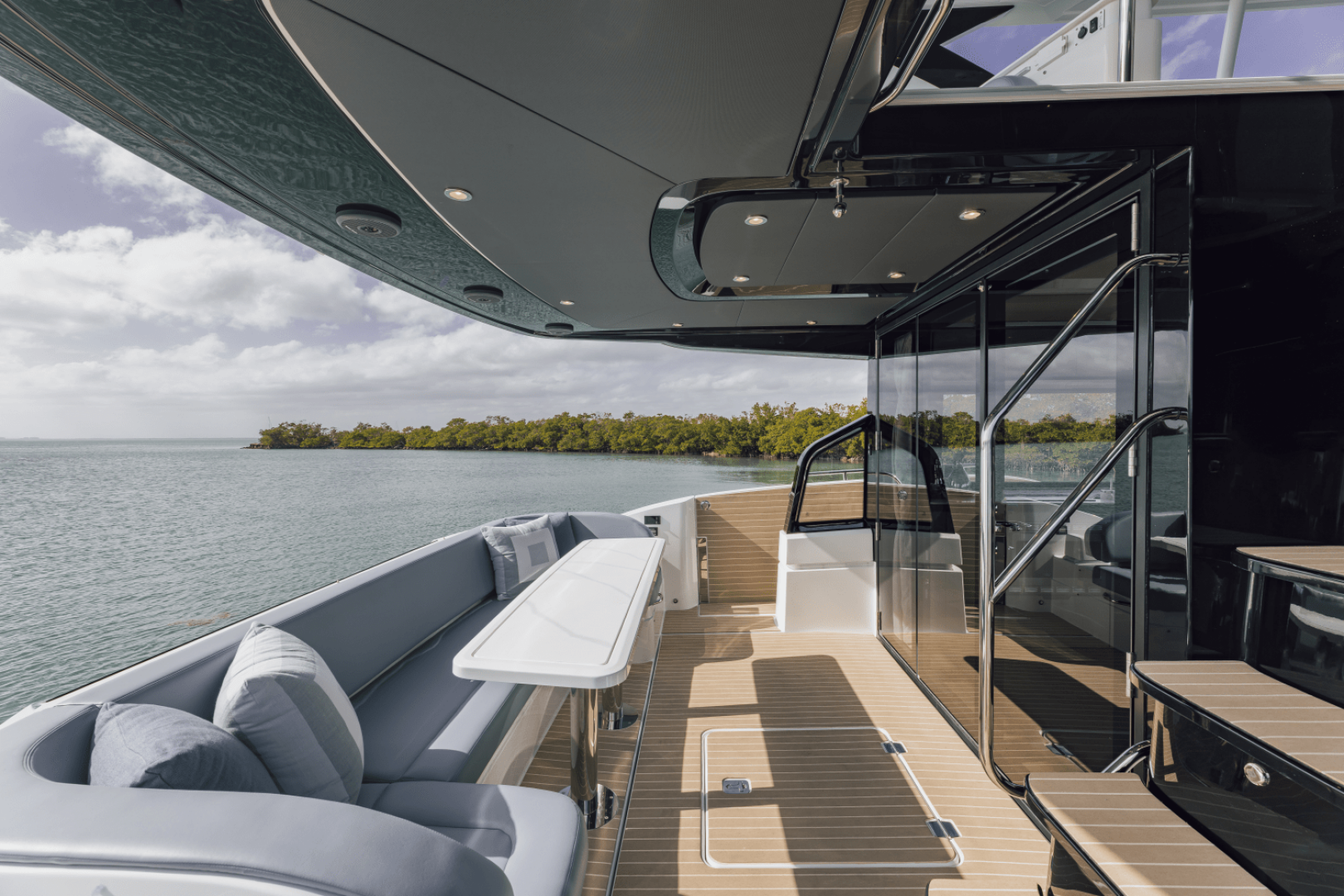 2027 Cruisers Yachts 57 FLY - Image 38