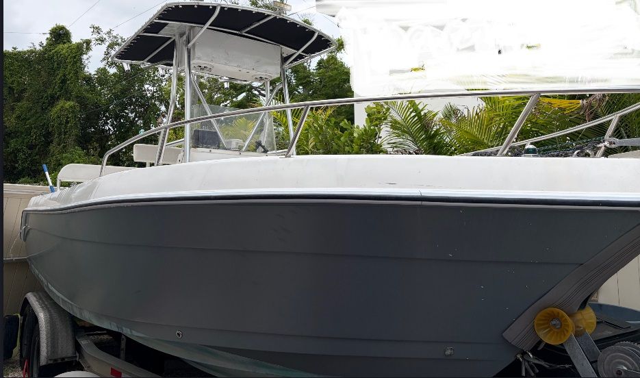 2001 Cobia 214 Center Console