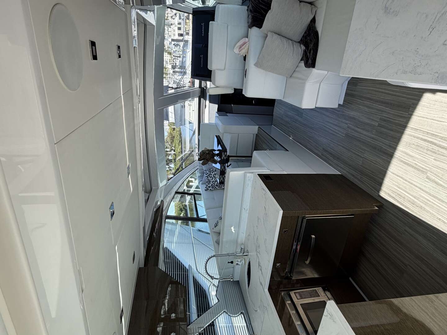 2020 Cruisers Yachts 50 CANTIUS - Image 5