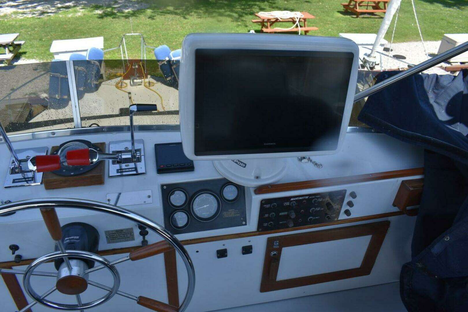 1985 Marinette 39 Double Cabin - Image 24
