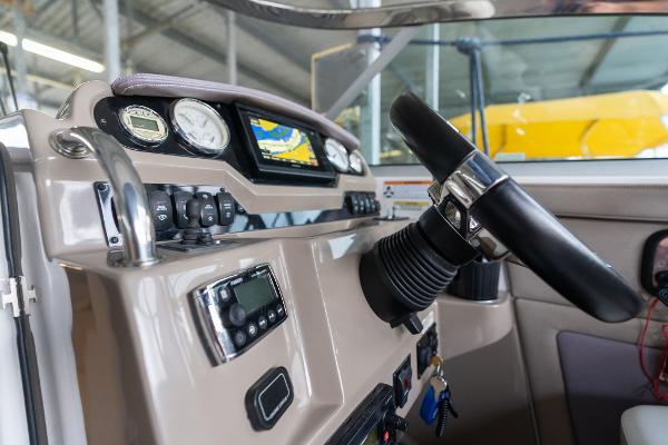 2016 Regal 28 Express - 81