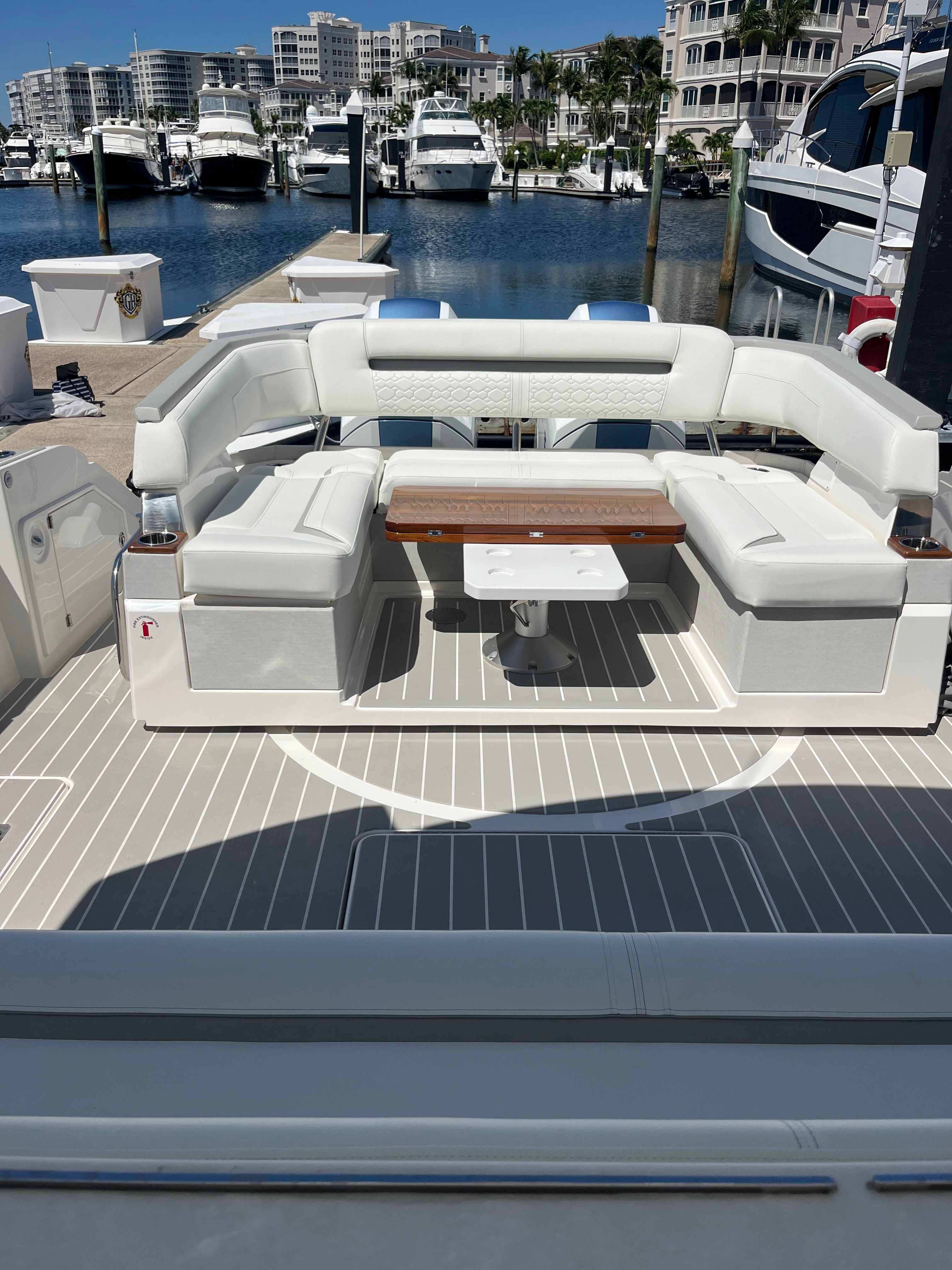 2026 TIARA YACHTS 43 LS - Image 17