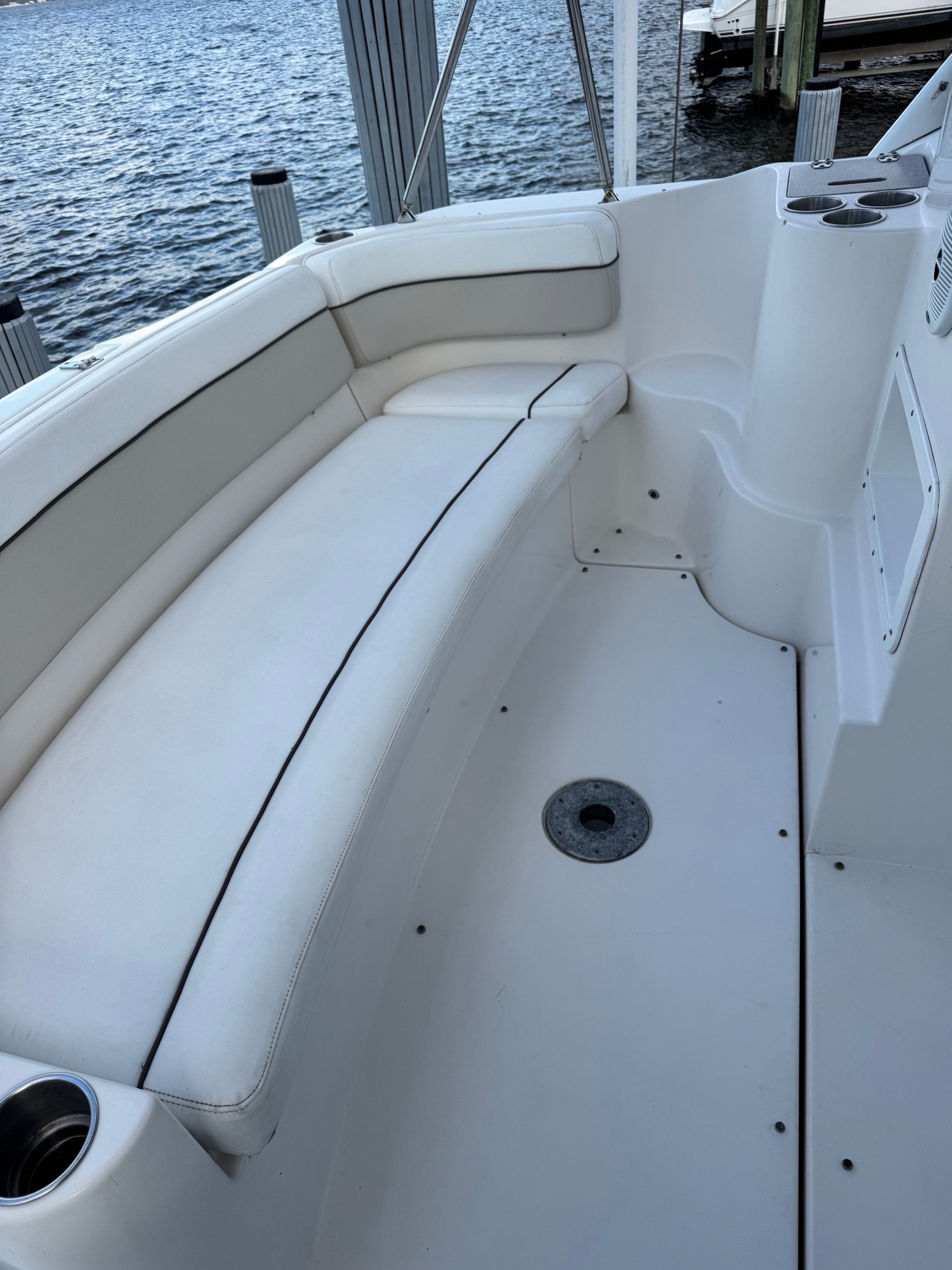 2007 Rinker 300 Express Cruiser - 7