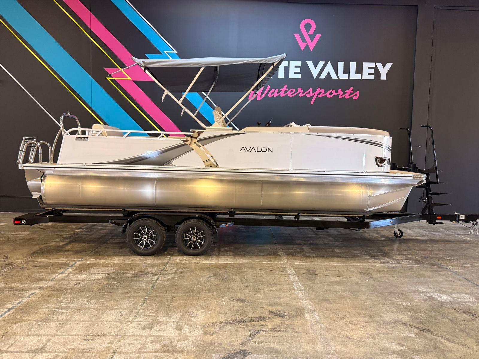 2026 Avalon LSZ Versatile Rear Lounger 23X8.5 TT