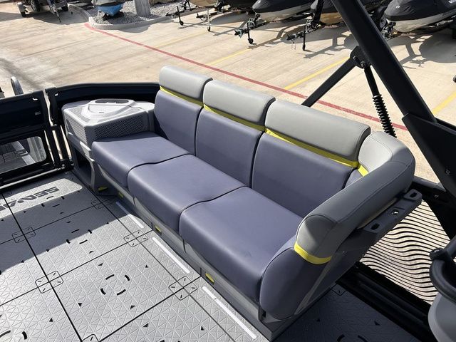 2026 Sea-Doo Switch Cruise Limited™ 21 - 300 hp - Double Bimini - 19