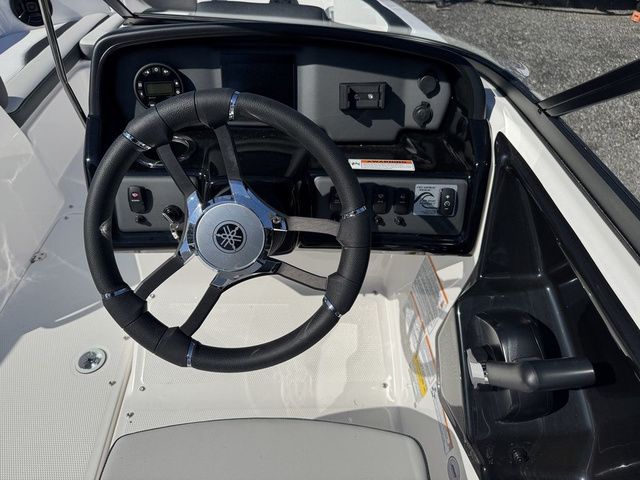 2026 Yamaha Boats SX195 - 17