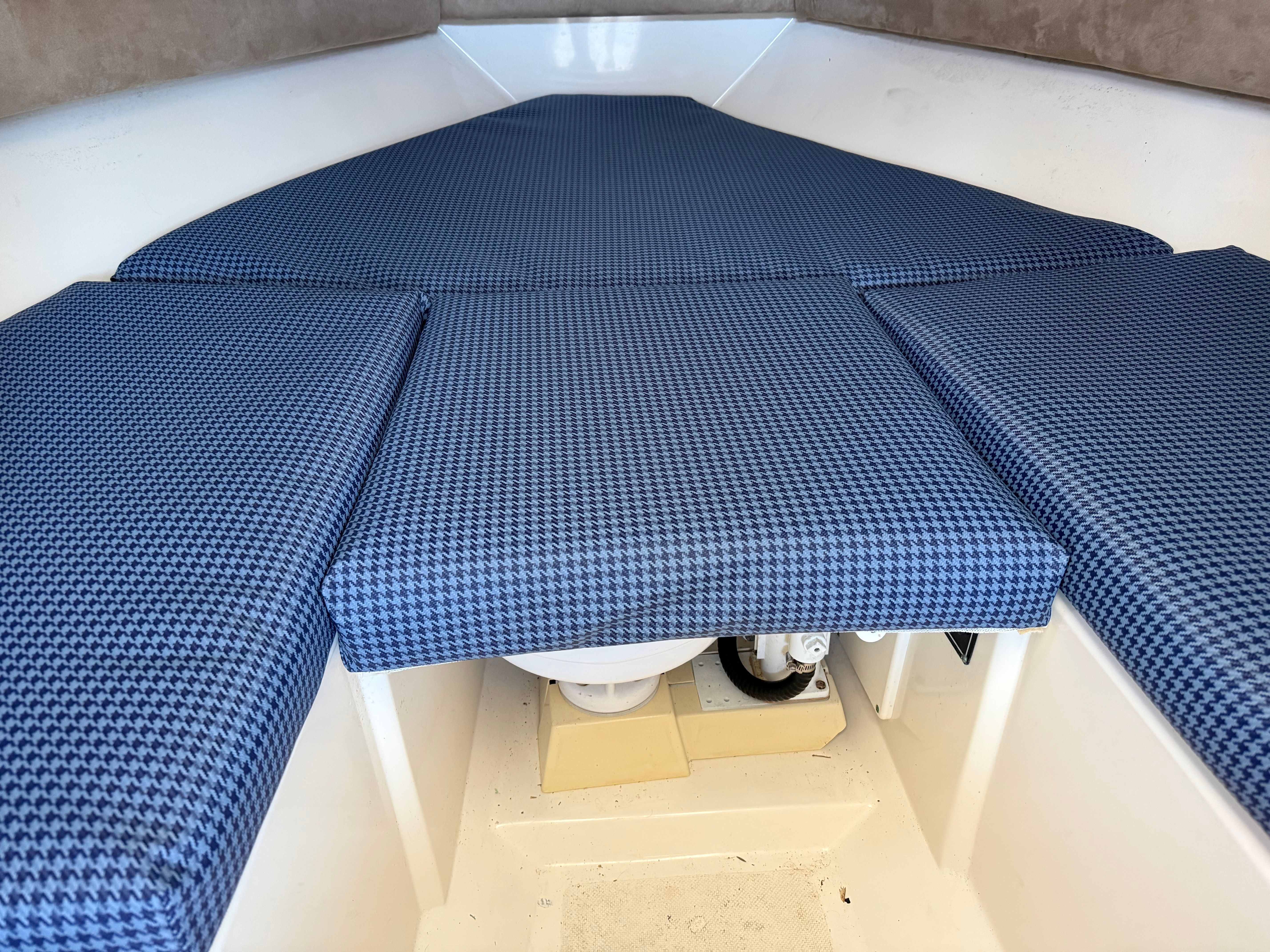 2005 Pursuit 2570 Offshore - 31