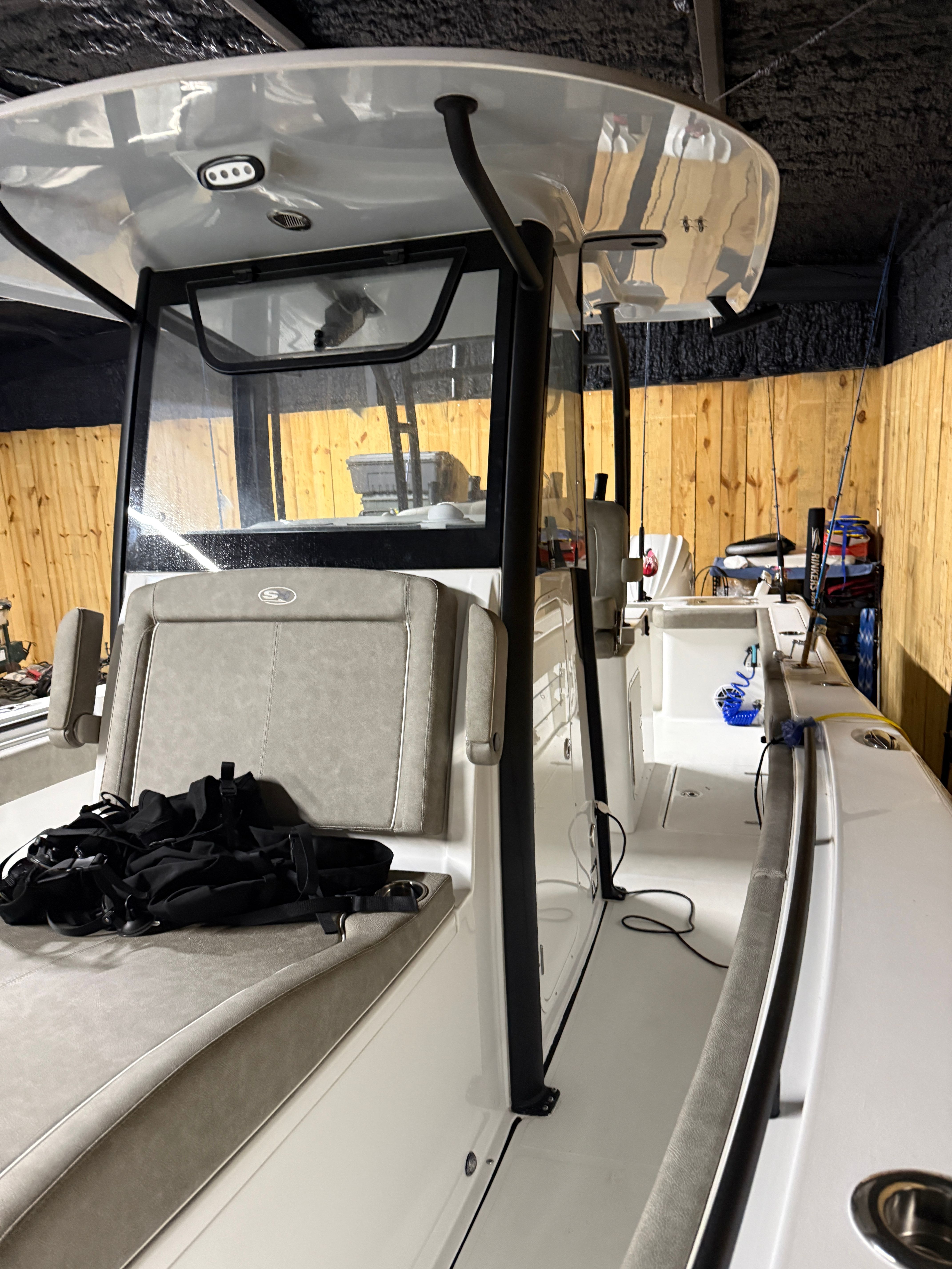 2025 Sea Hunt Gamefish 28 Coffin Box - 9