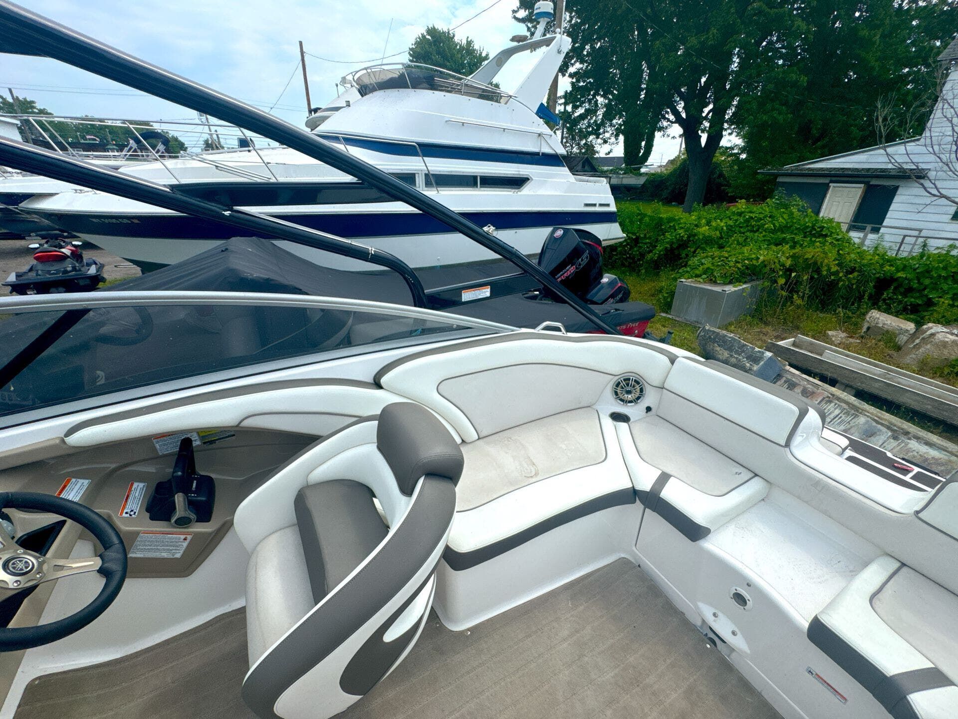 2013 Yamaha Boats 242 Limited S - 13