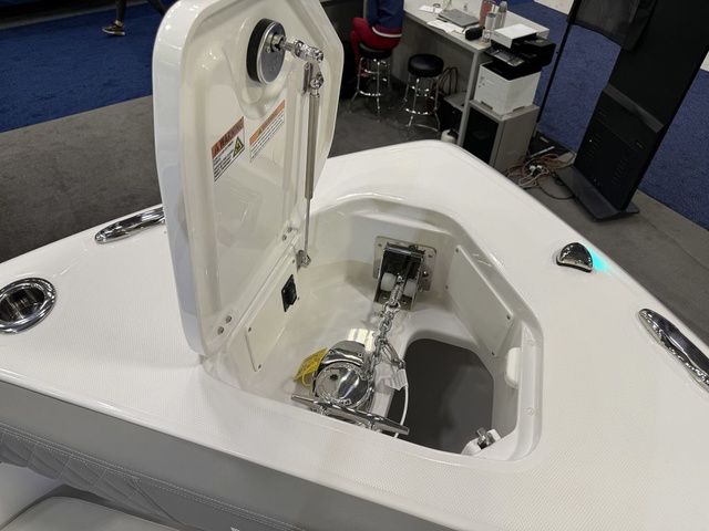 2026 Everglades 285 Center Console - 38