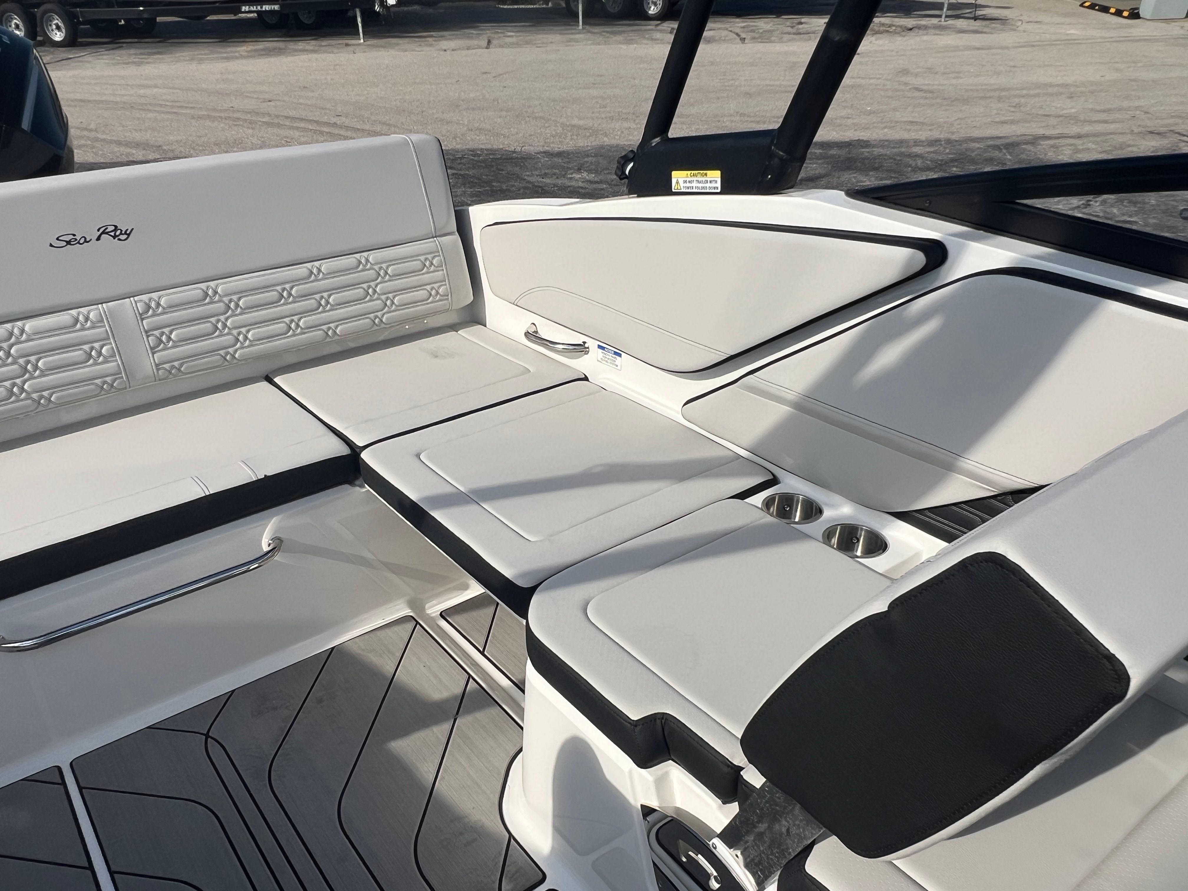 2026 Sea Ray SPX 210 Outboard - 16
