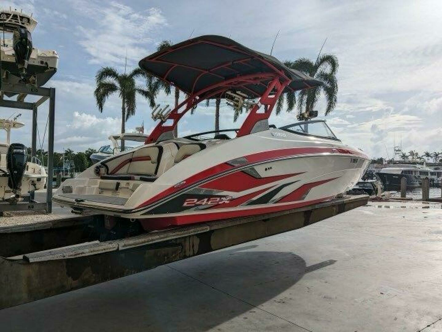 2020 Yamaha Boats 242X - Image 2