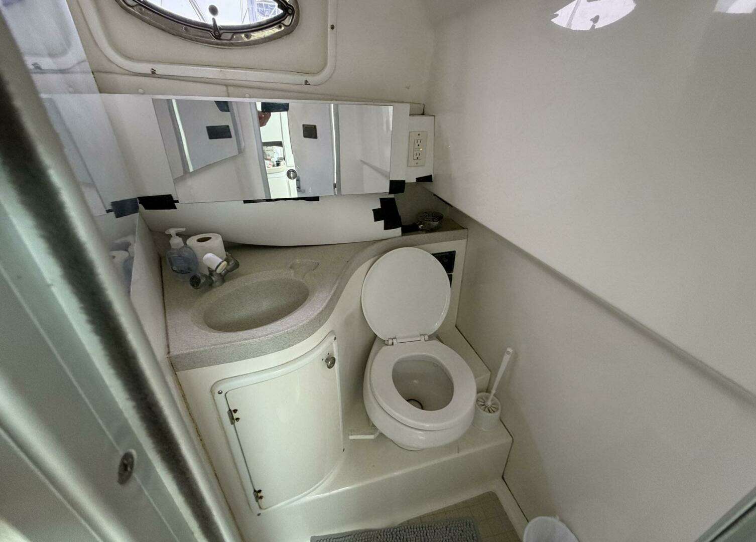 1999 Wellcraft 290 Coastal - Image 8