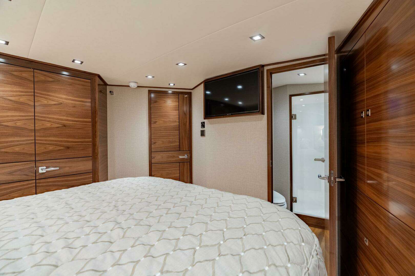 2026 Viking 68 Convertible - Image 16
