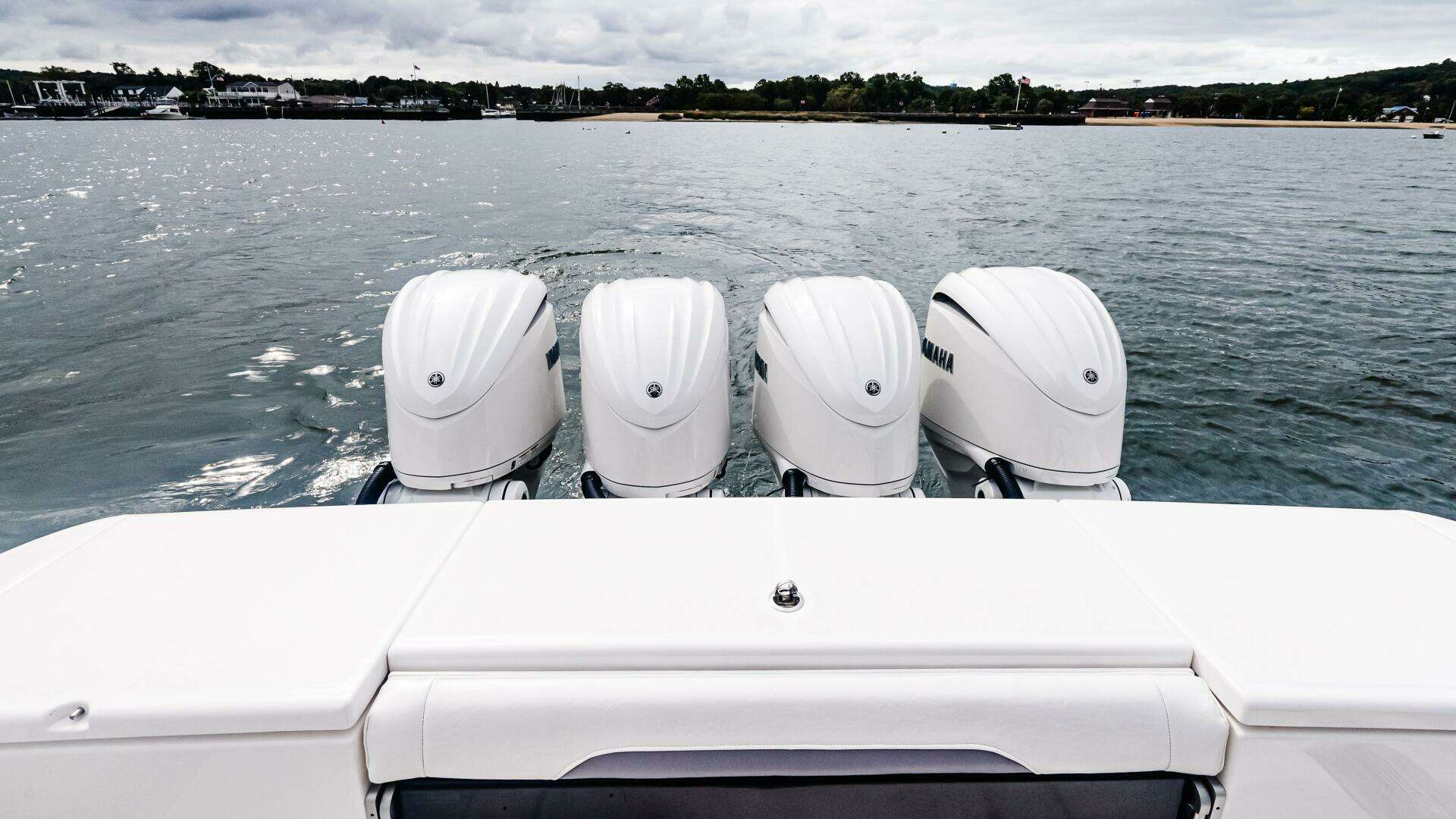 2017 Everglades 435 CC - Image 16