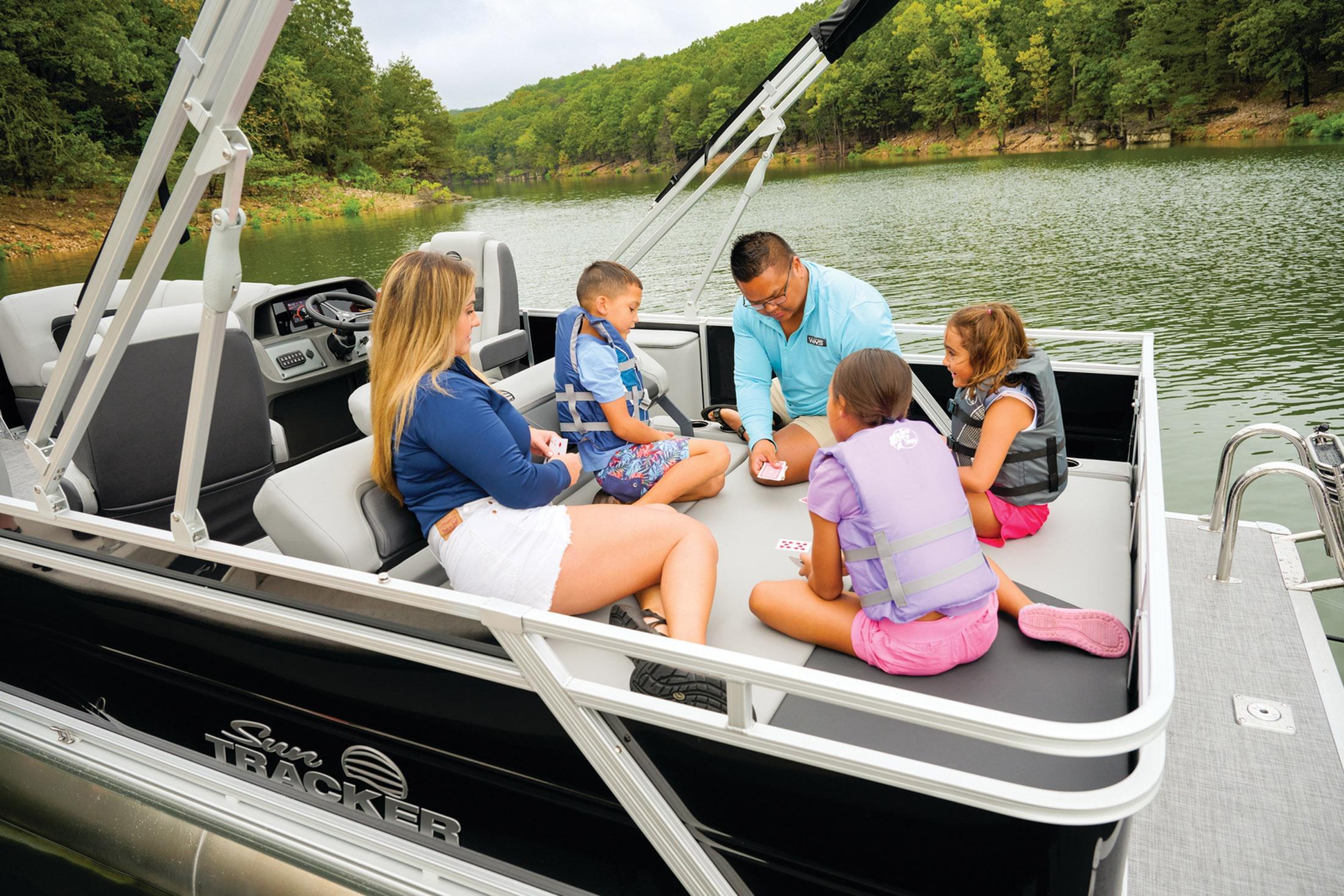 2026 Sun Tracker Party Barge 22 RF DLX - 90
