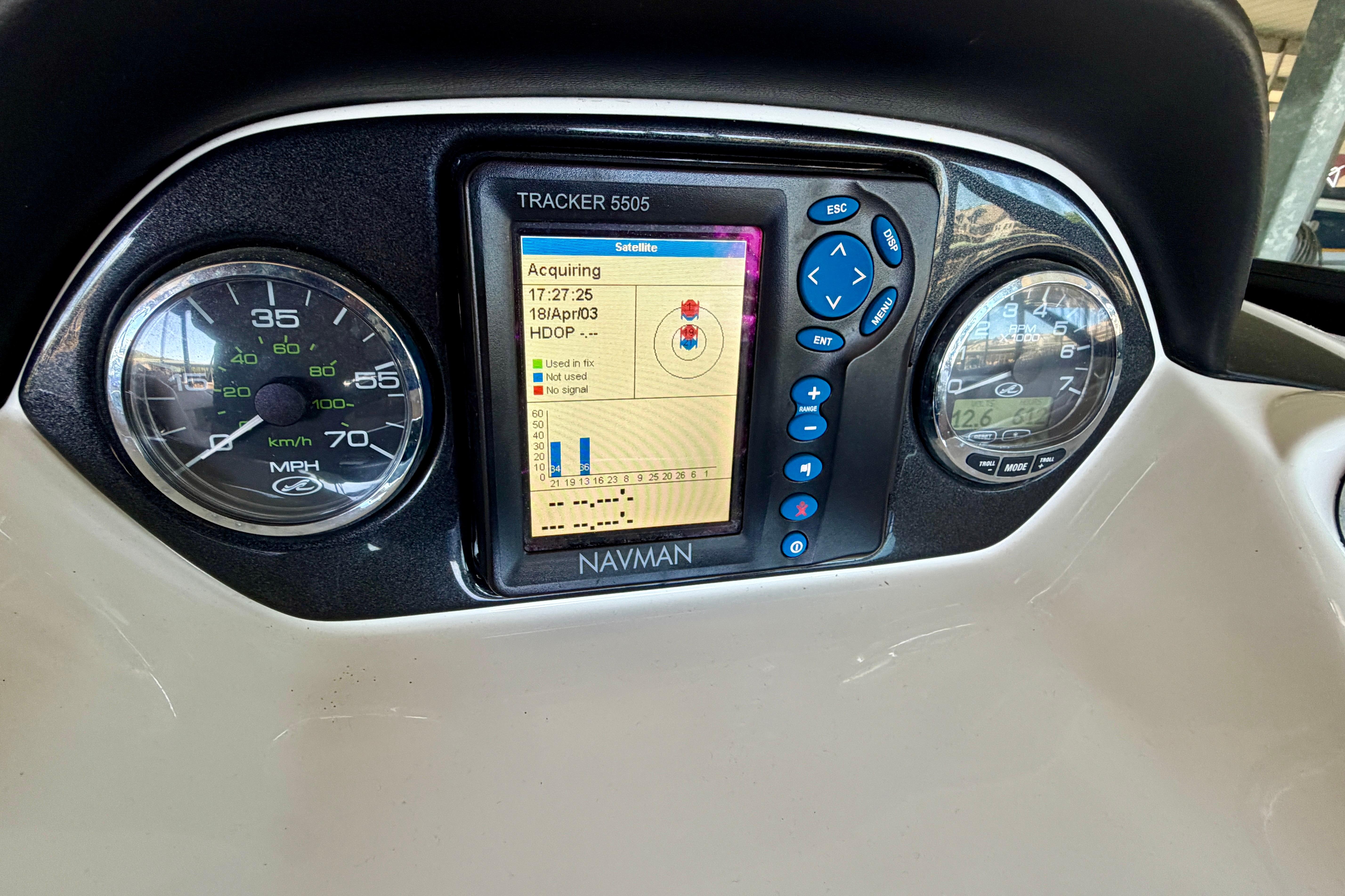 Dashboard of a 2007 Sea Ray 270 SLX boat with Navman Tracker 5505 GPS.