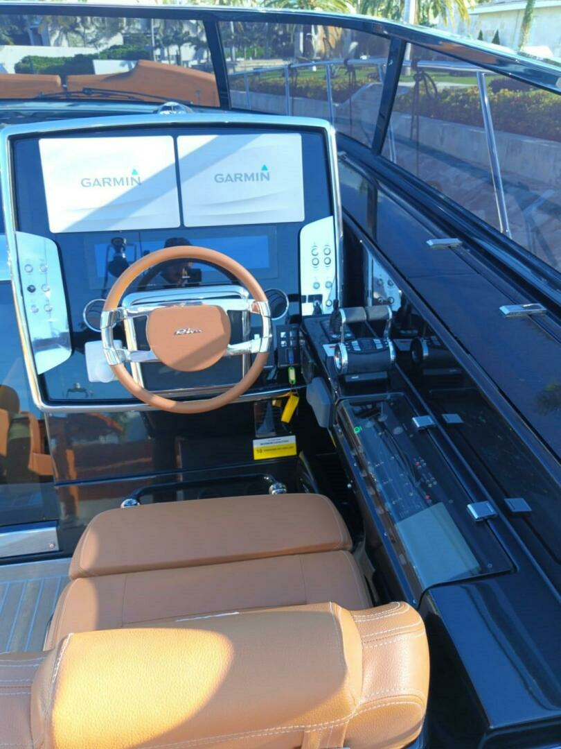 2019 Riva — - Image 18