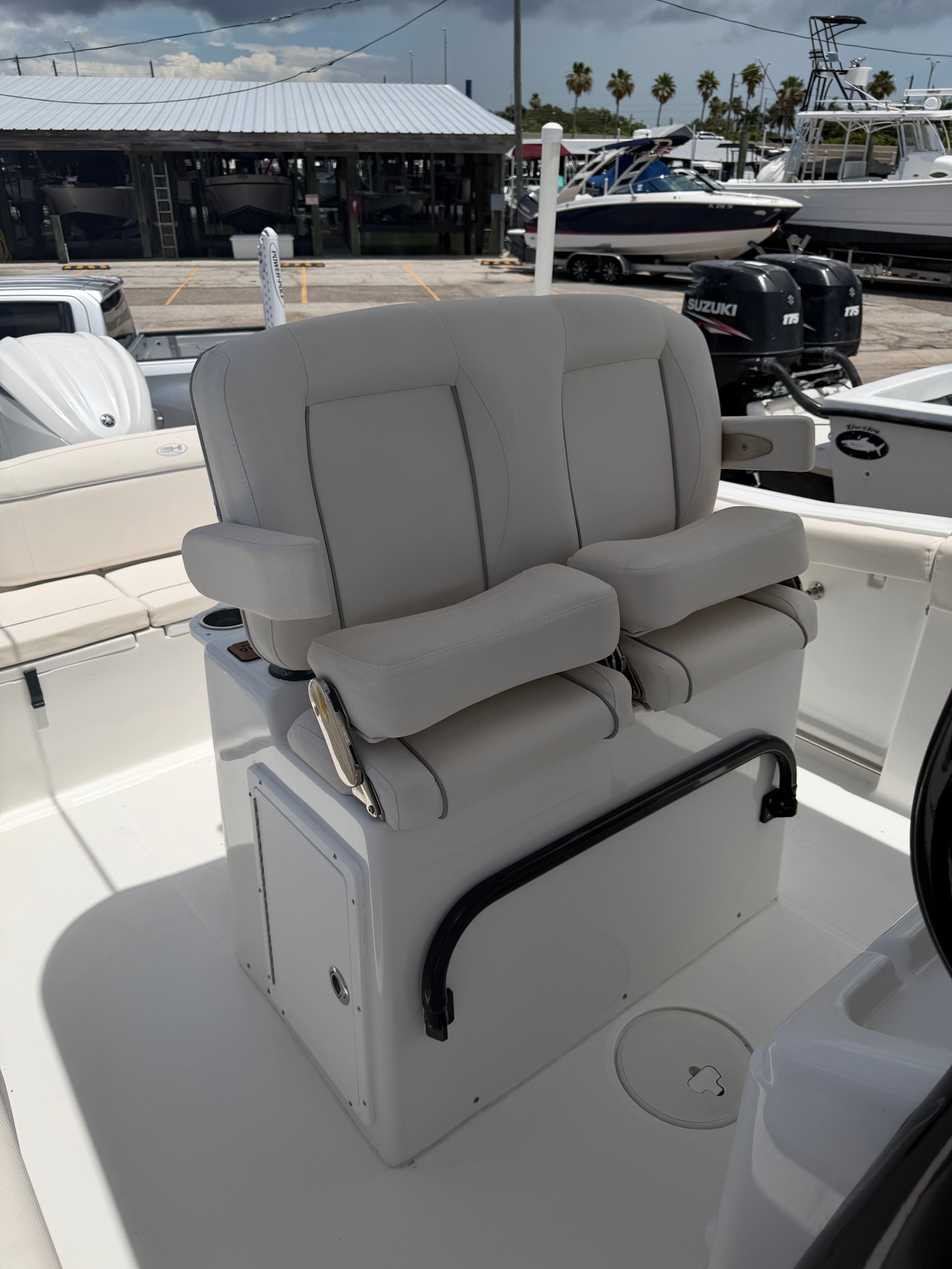 2023 Sea Hunt Ultra 255 SE - 13