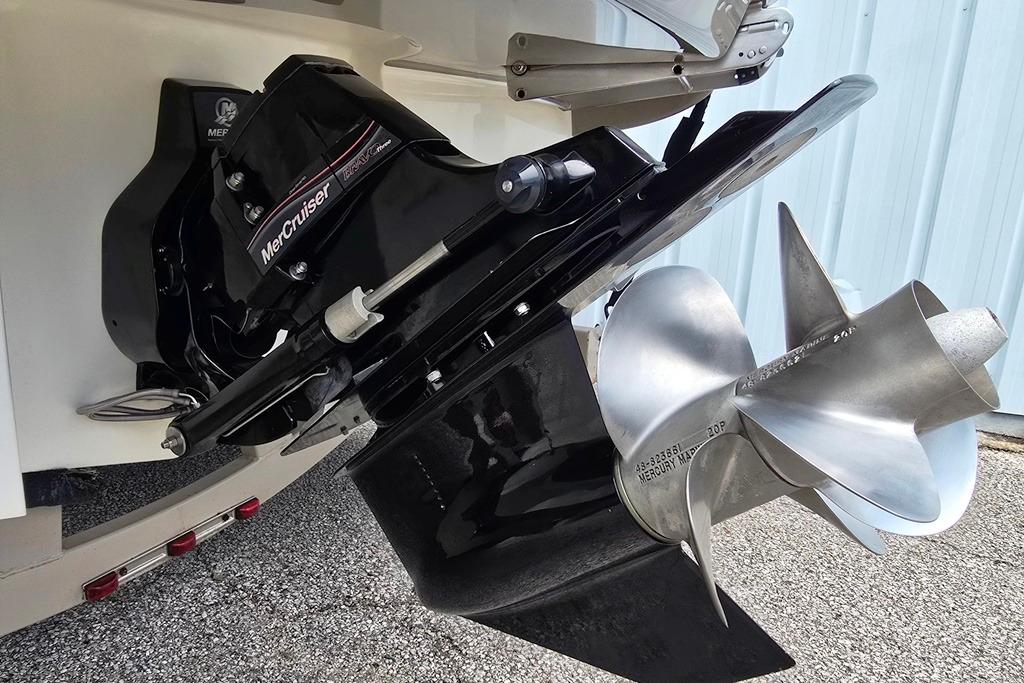 MerCruiser engine and propeller on a 2006 Sea Ray 240 Sundancer boat.