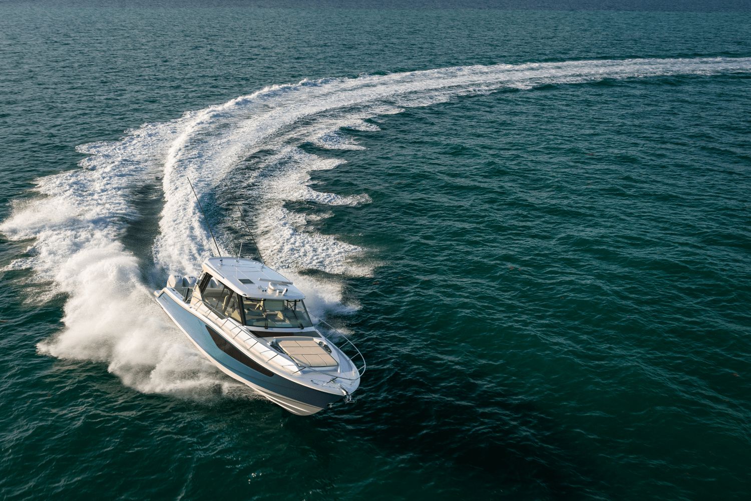 2025 Boston Whaler 405 Conquest - 8
