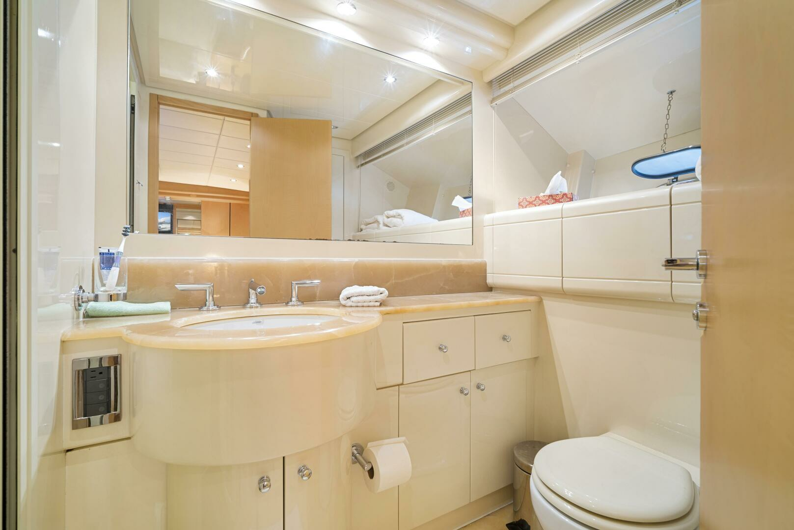 2001 Mangusta 72 - Image 58