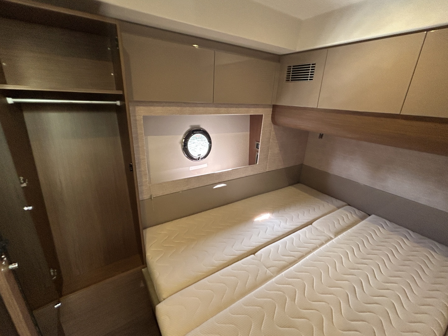 2018 Beneteau 50 GRAN TURISMO - Image 32