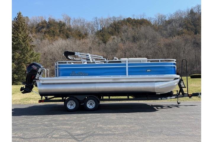 2026 Sun Tracker Fishin' Barge 20 DLX