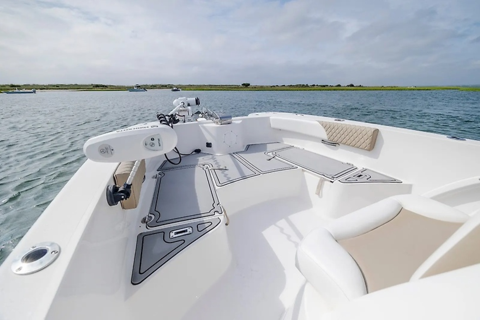 2023 Twin Vee 240 GFX - Image 21