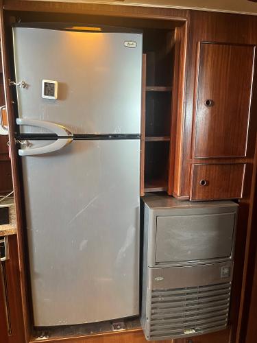 1985 Hatteras 45 Convertible - 61