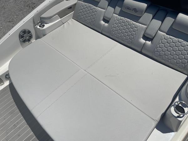2023 Sea Ray Sundancer 320 Outboard - 8