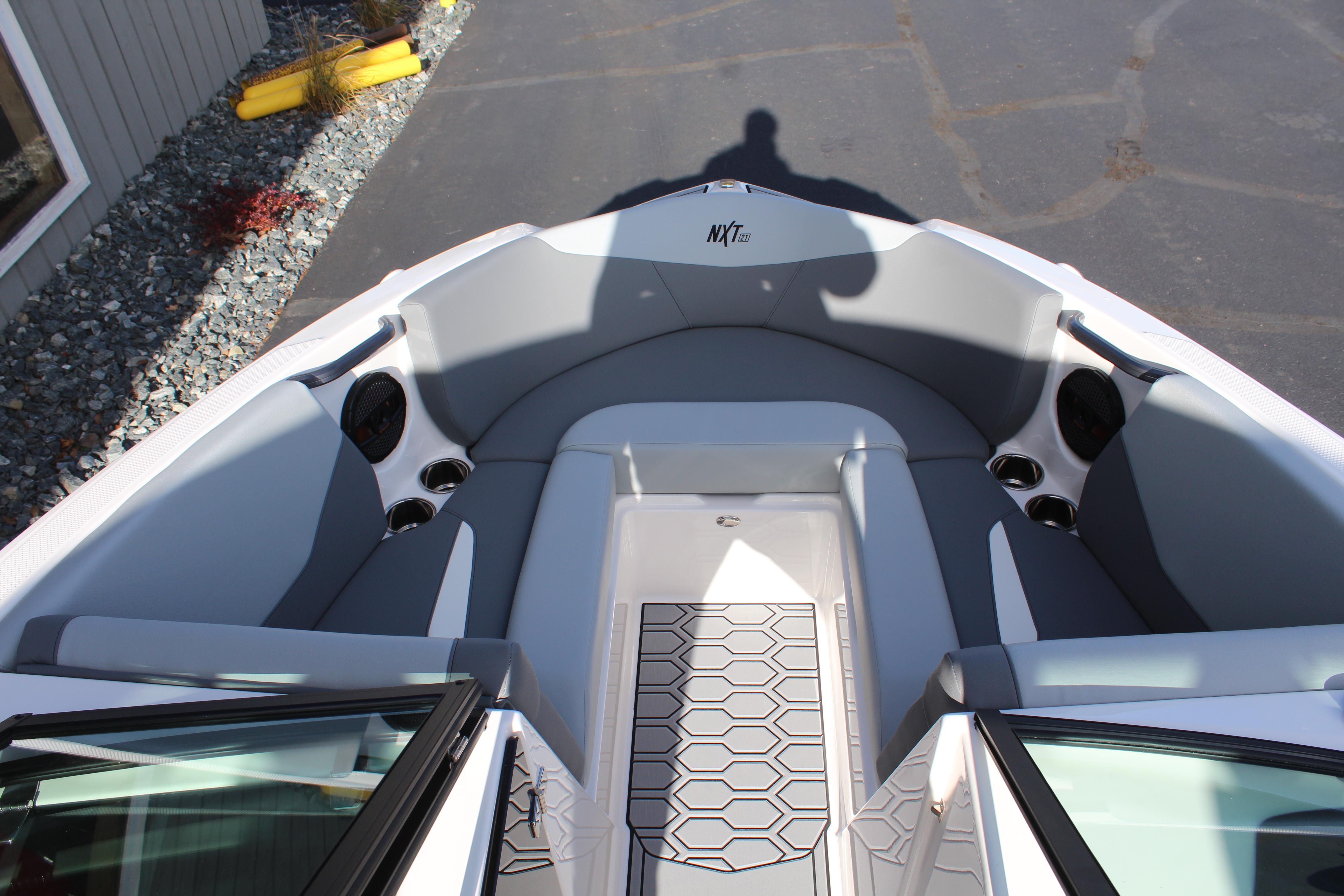 2025 MasterCraft NXT21 - 13