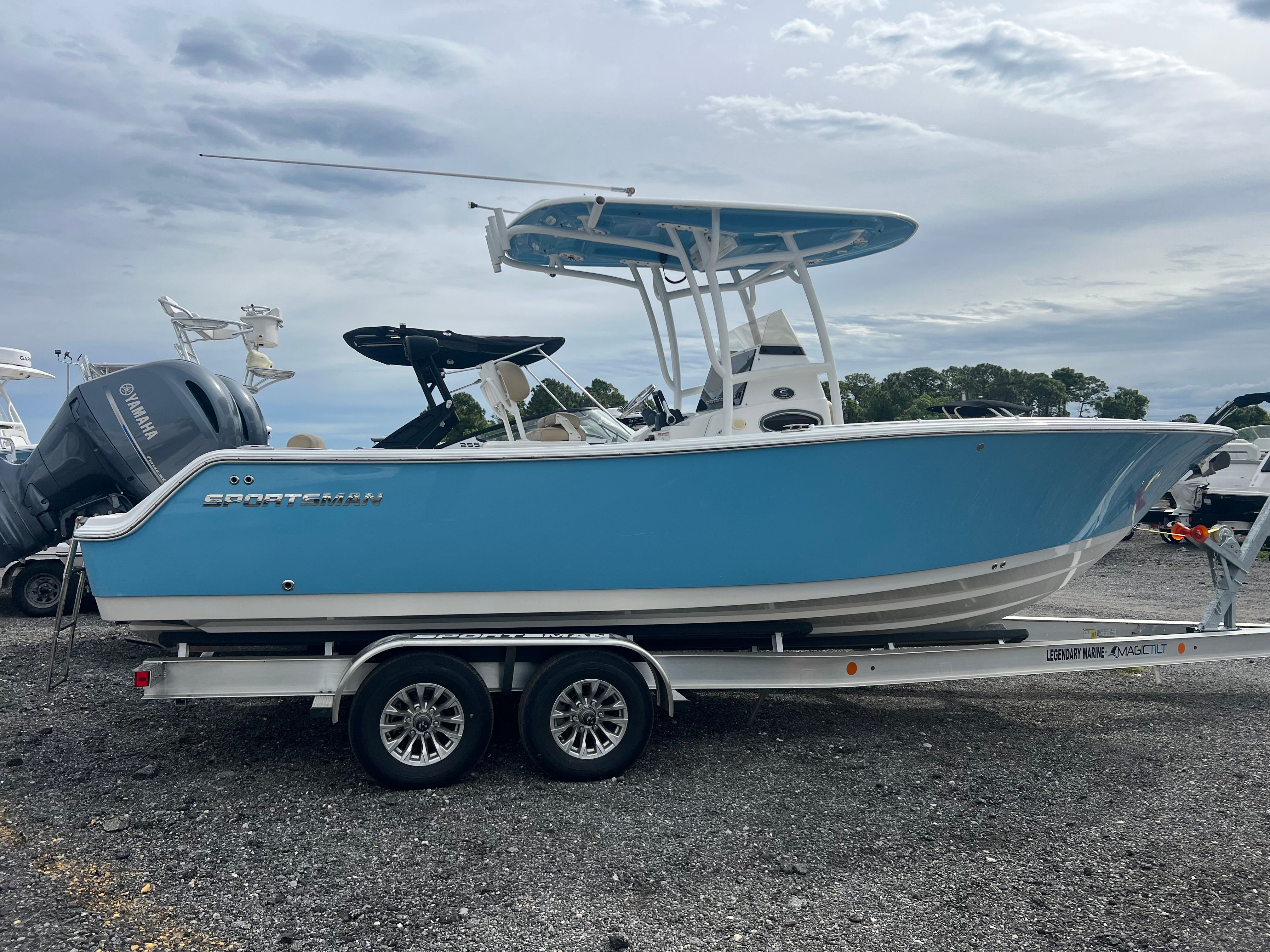 2017 Sportsman Open 252 Center Console