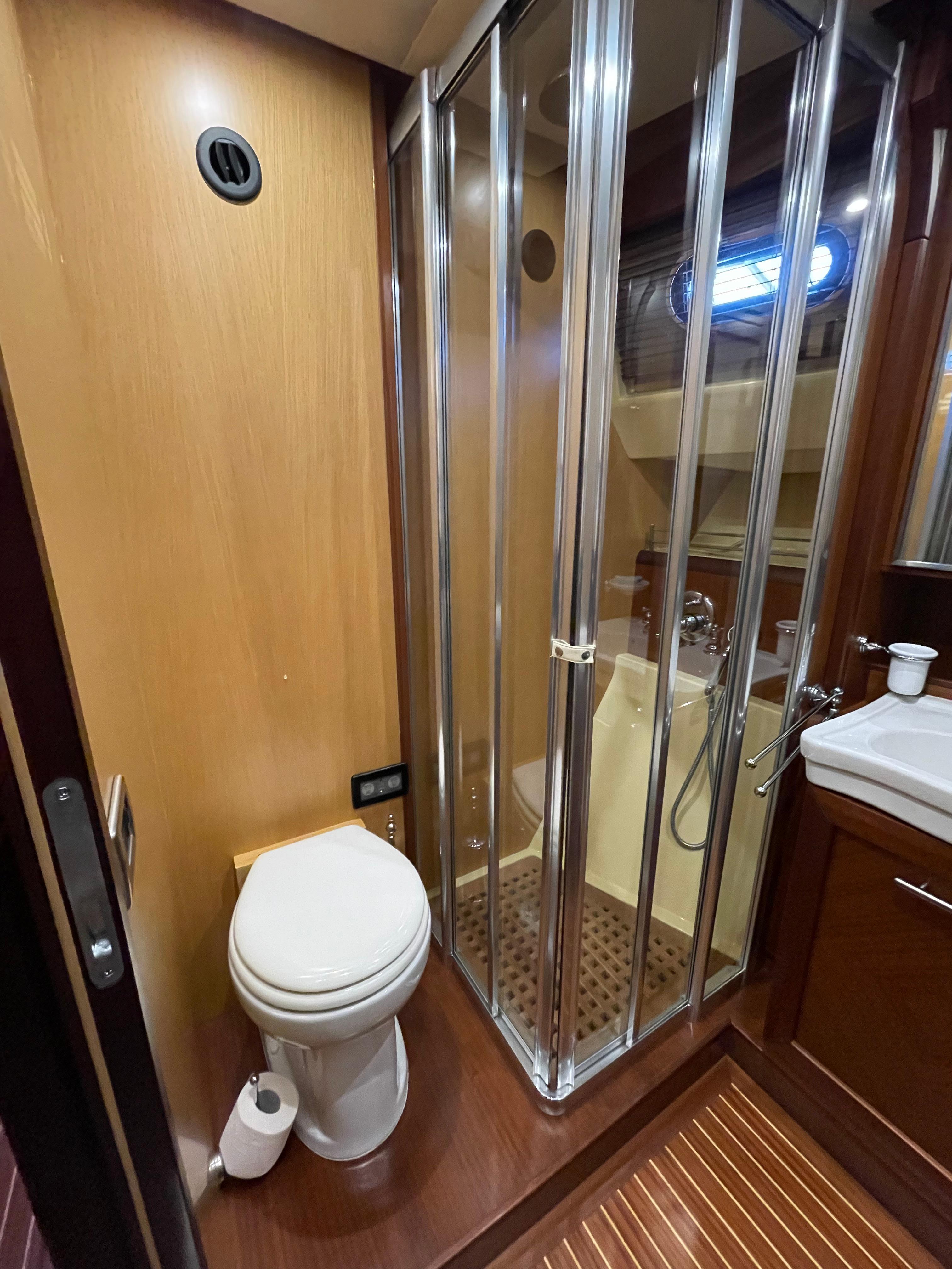2006 Mochi Craft Dolphin - 38