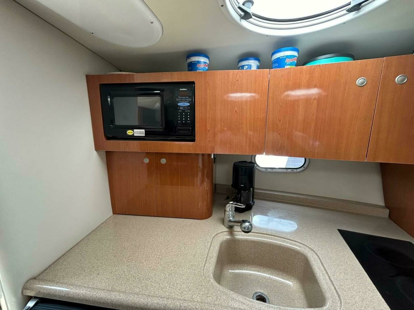 2001 Four Winns 328 Vista - Image 12