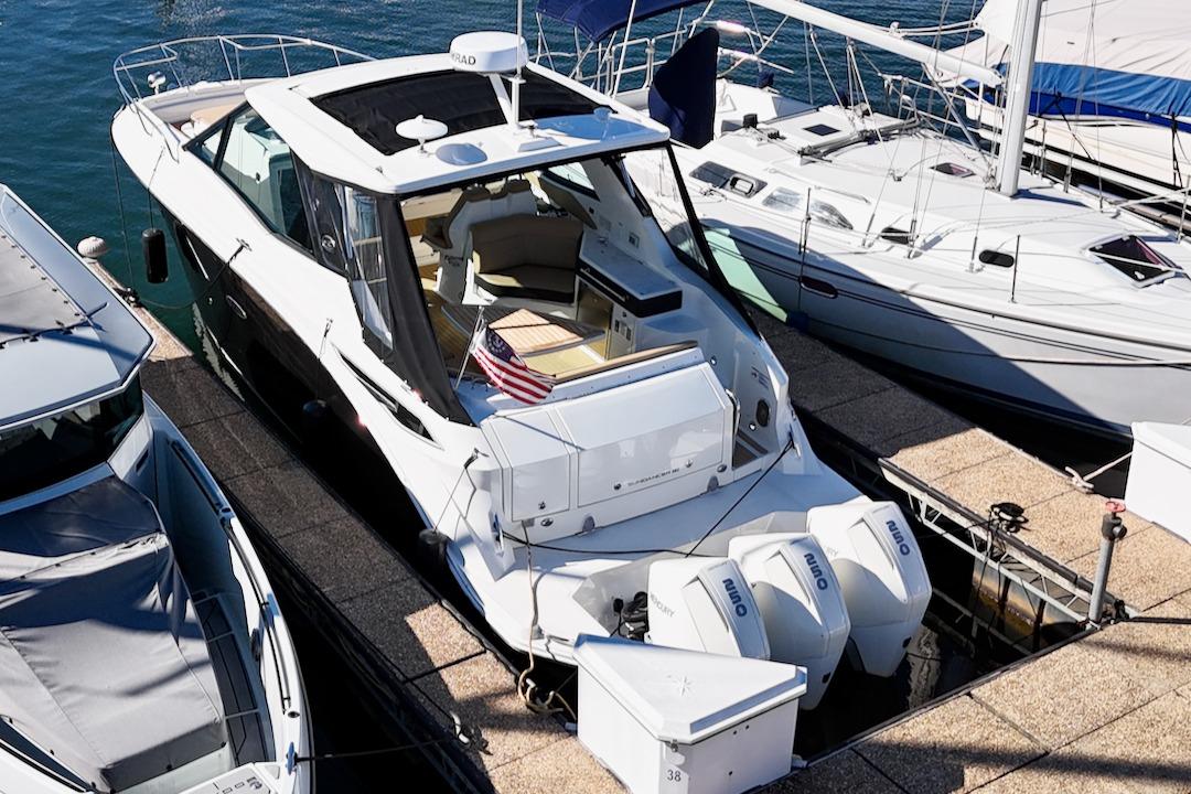 2023 Sea Ray Sundancer 320 Outboard