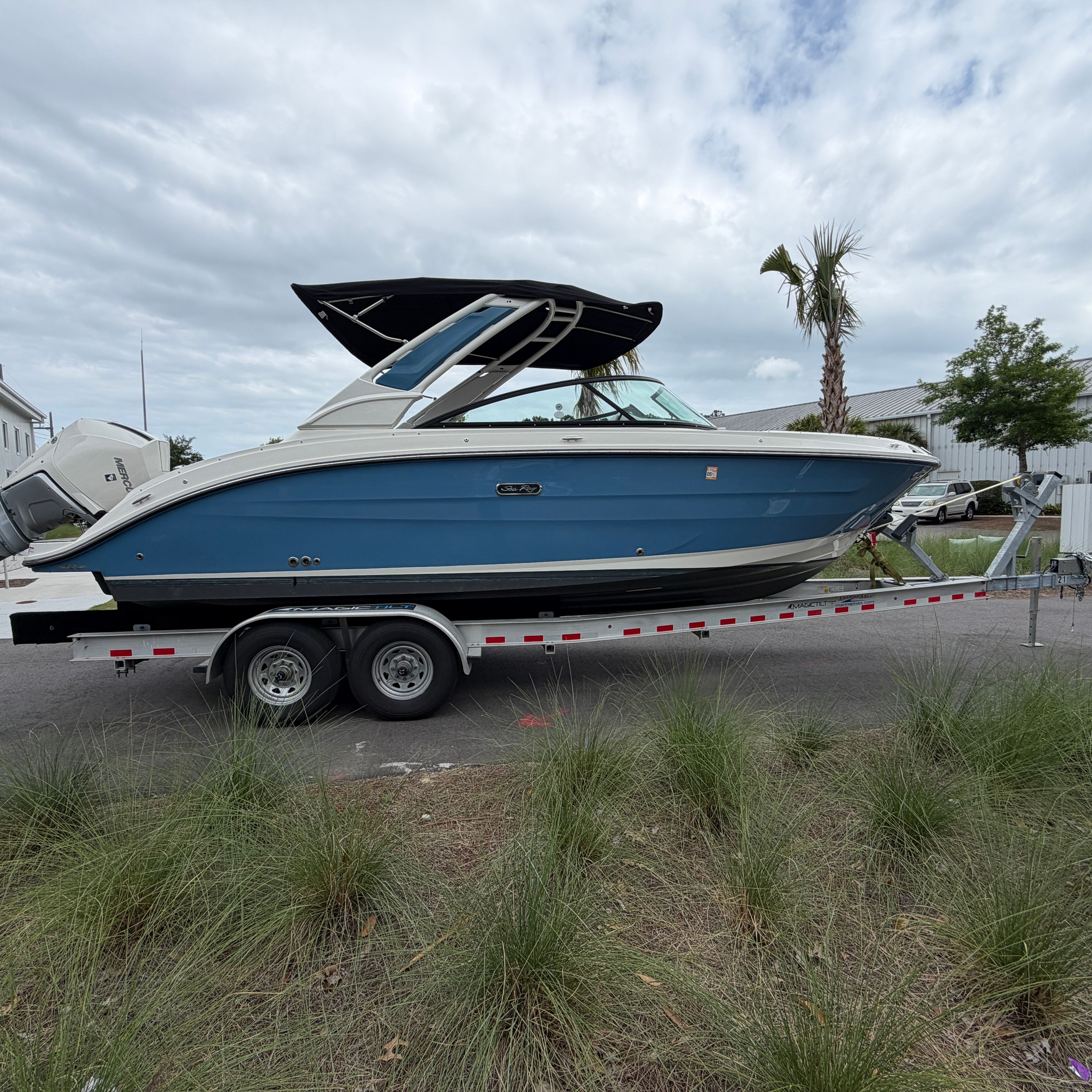2025 Sea Ray SDX 250