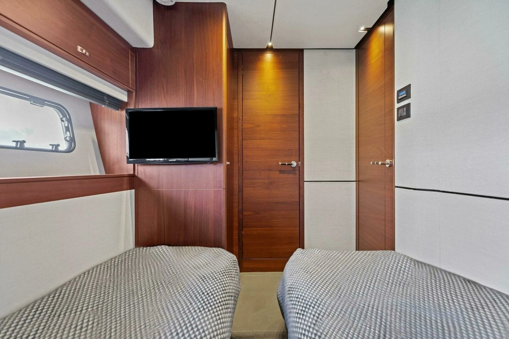 2018 Princess Y75 Motor Yacht - Image 39