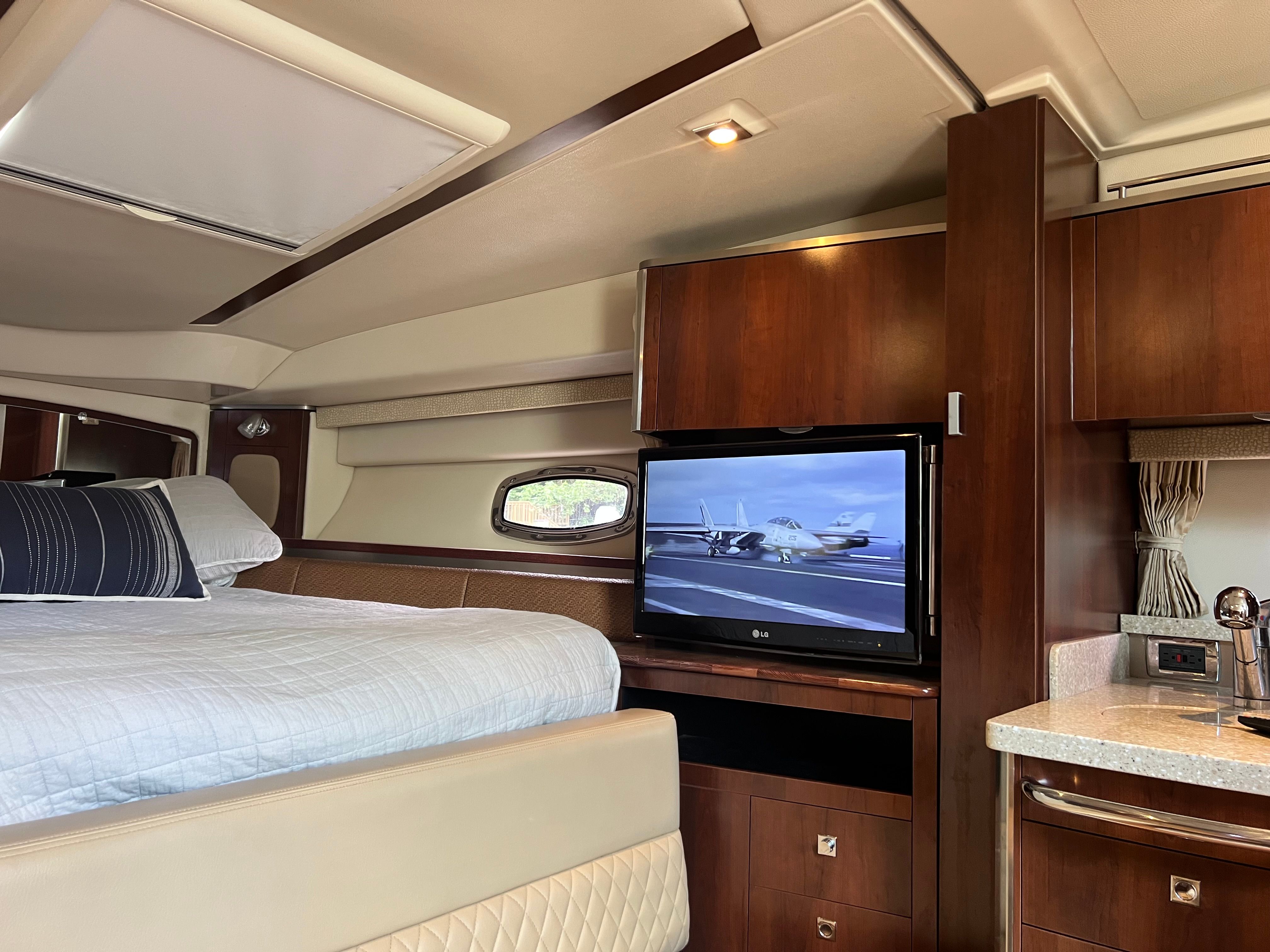 2013 Chaparral 330 Signature - 12