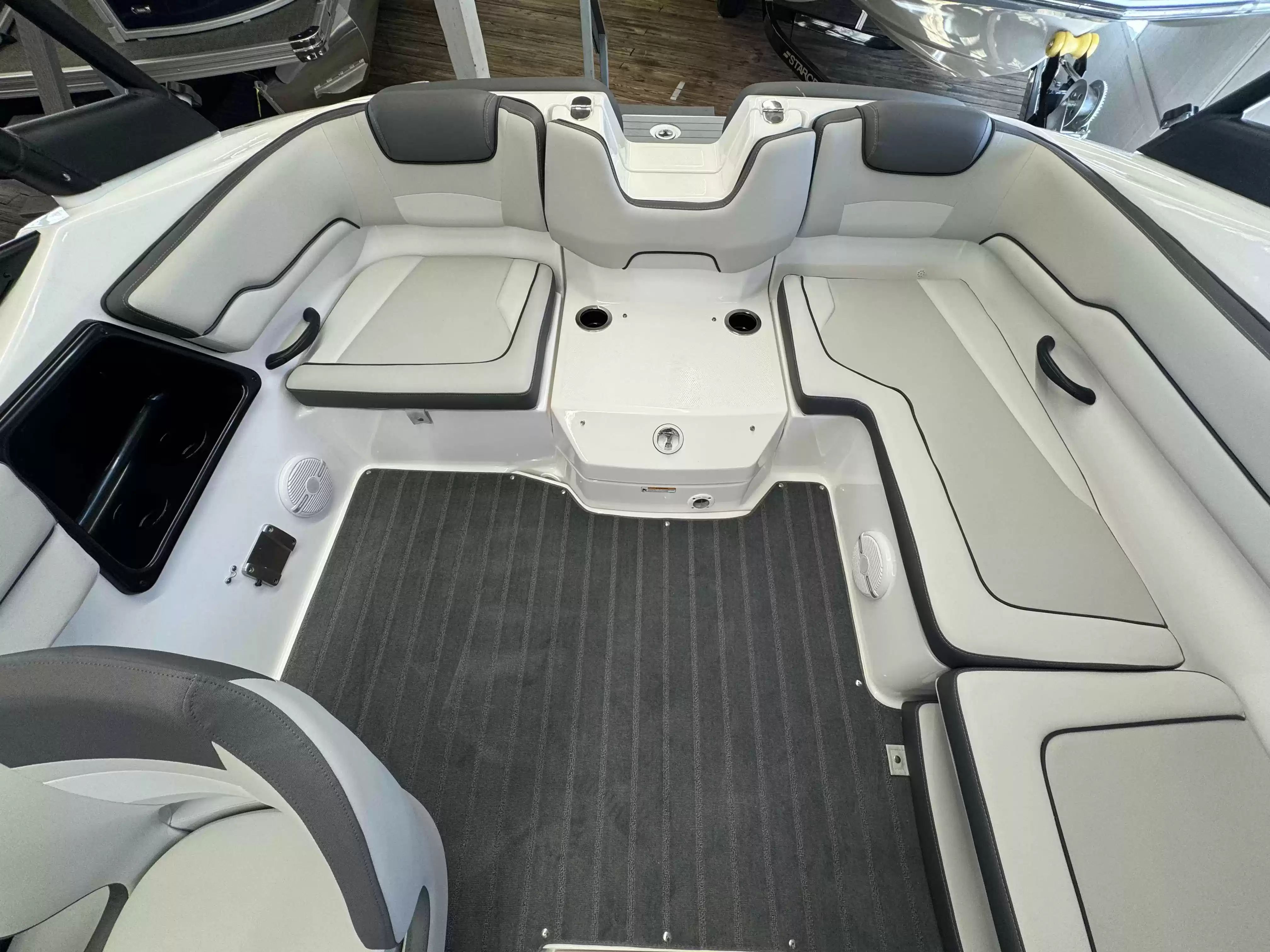 2026 Yamaha Boats AR190 - 11
