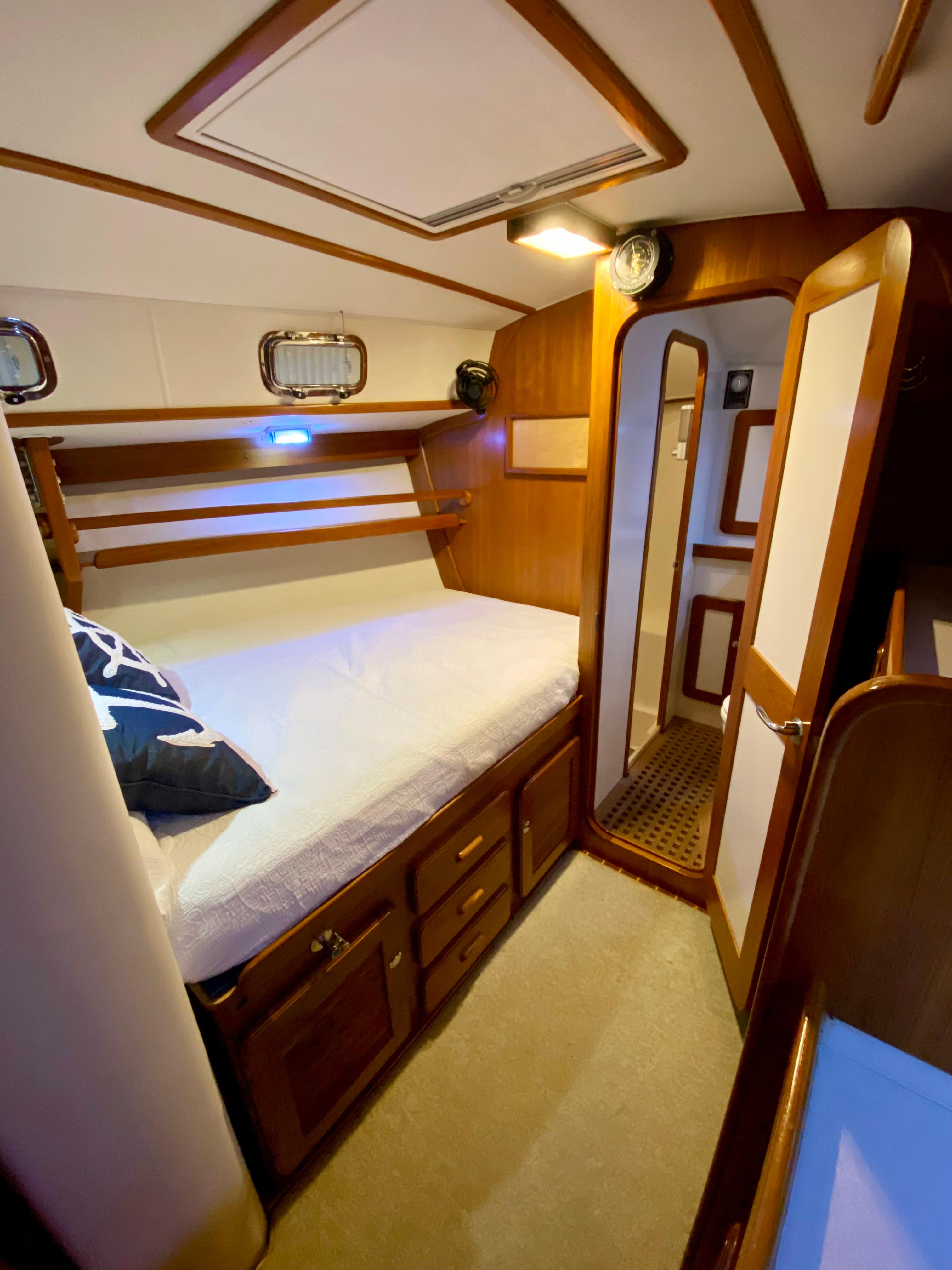 Fwd cabin looking fwd
