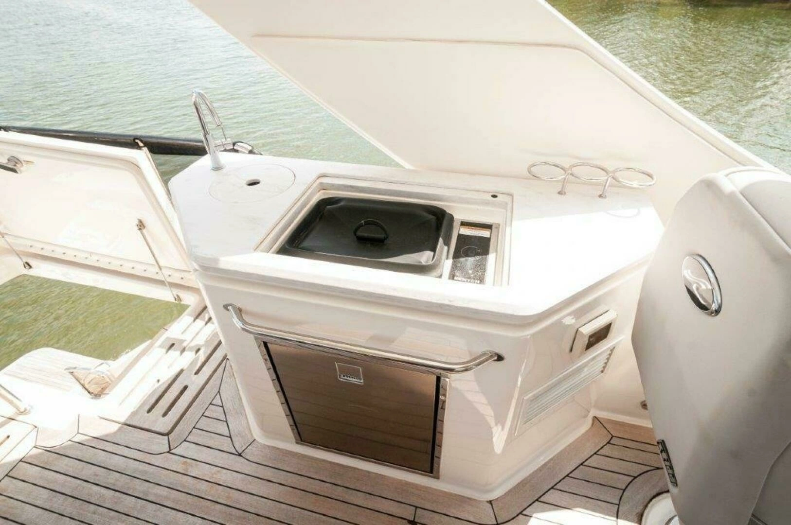 2018 Sea Ray L550 Flybridge - Image 38