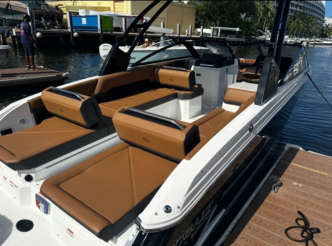 2024 Cobalt R8 Outboard - 6